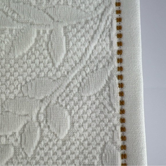 2 Pc Felpinter Bath Towel Set White Textured Floral Design Made in Portugal NEW - Picture 7 of 9